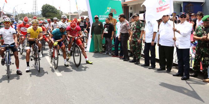 Pembalap Hong Kong juara etape pertama Tour de Banyuwangi Ijen