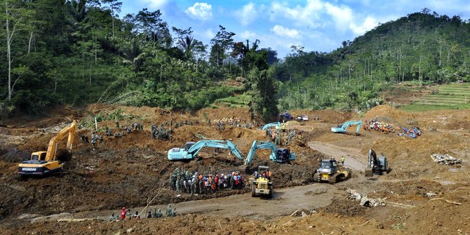 Tanah Pangalengan rawan longsor warga harus direlokasi 