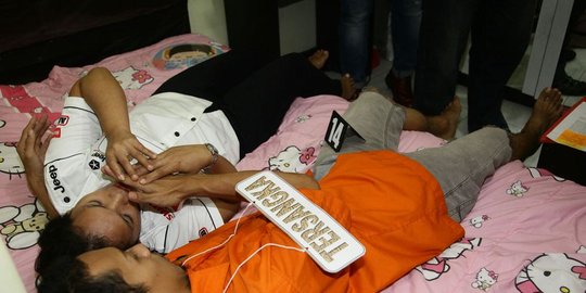karena bau badan prio saat berhubungan intim