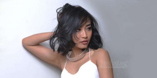 Tak Sekedar Buka-Bukaan, Rinni Wulandari Seksi Berkelas