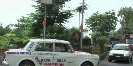 tahun sopir taksi ini lihai nyetir mundur rev2