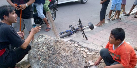 bongkahan batu di tomang