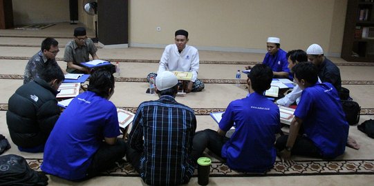 Kisah Nizam, ustaz muda guru ngaji para karyawan