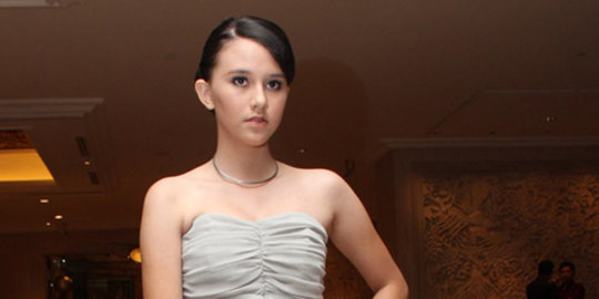 5 artis wanita yang senyumannya 'membunuh' pria