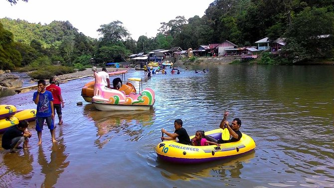 wisata air di bendungan brayeung