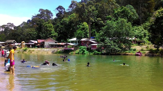 wisata air di bendungan brayeung