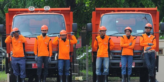 Ahok bakal pasang GPS di truk sampah