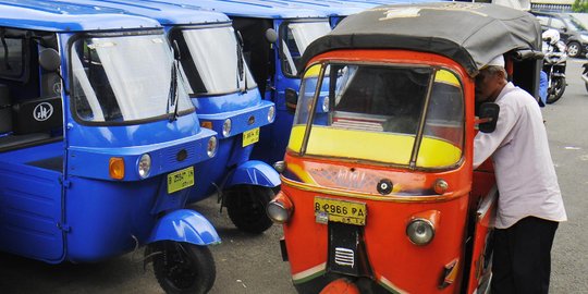 Musnahkan bajaj oranye, Ahok tunggu bus Transjakarta ditambah