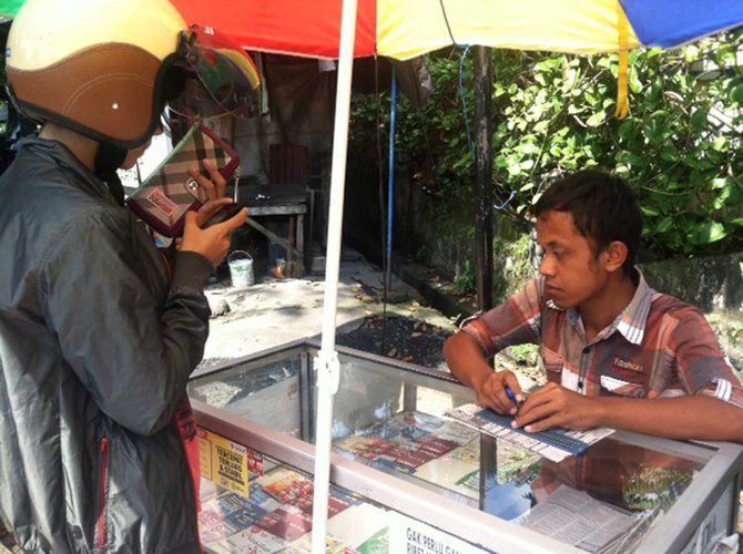 wardi penjual pulsa tunanetra