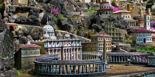 Ave Maria Grotto, 'kota' miniatur bangunan terkenal di Alabama