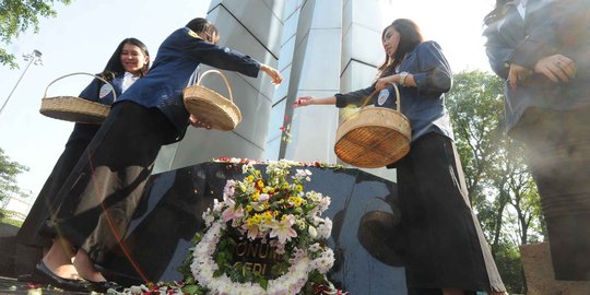 Aksi tabur bunga peringati 17 tahun Tragedi Trisakti