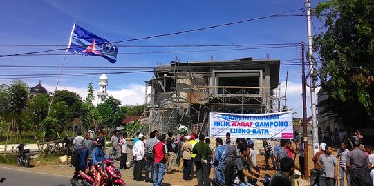 Warga segel tanah dan bangunan kantor Demokrat di Banda Aceh