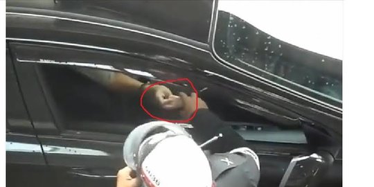 polisi myanmar bingung cari kembalian rev1