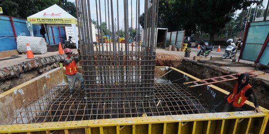 Melihat pembuatan tiang pondasi jalan layang Ciledug-Tendean