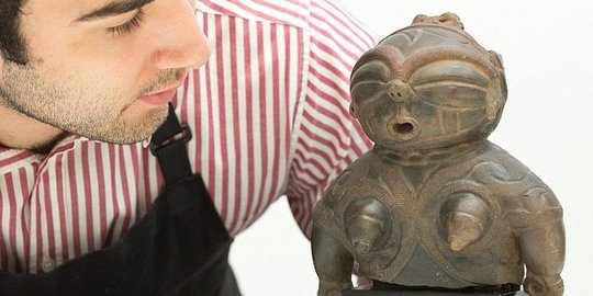 Patung keramik berumur 2.800 tahun terjual seharga Rp 1,4 miliar