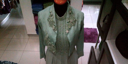 Pulang Solo, Ibu Negara fitting baju untuk pengajian