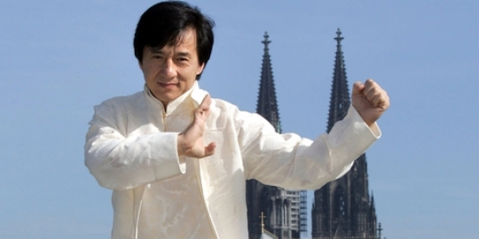 Hoax! Lagi, Jackie Chan dikabarkan meninggal dunia