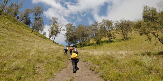 Ulah 2 turis asing bikin pusing tim SAR saat mendaki Gunung Rinjani