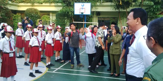 Ahok tinjau Ujian Nasional di SDN 1 Menteng