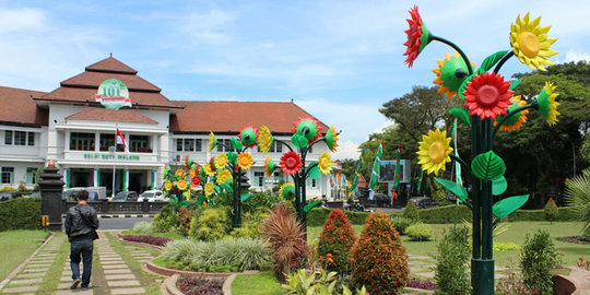 Warga Malang bikin petisi tolak bunga plastik di Taman Tugu