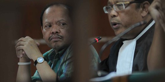 Ekspresi Sutan Bhatoegana dengar keterangan saksi saat sidang