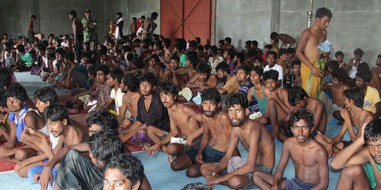 pengungsi rohingya nyaris tenggelam