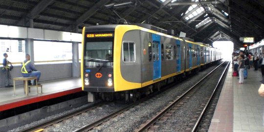 Ahok yakin LRT jadi solusi atasi kemacetan Jakarta