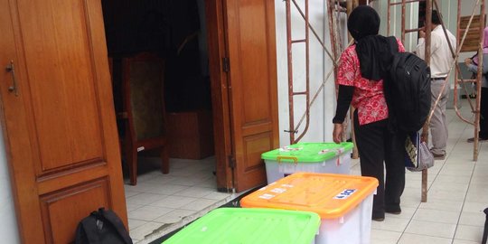 Tak mau kalah praperadilan, KPK bawa 3 boks dan 2 koper bukti