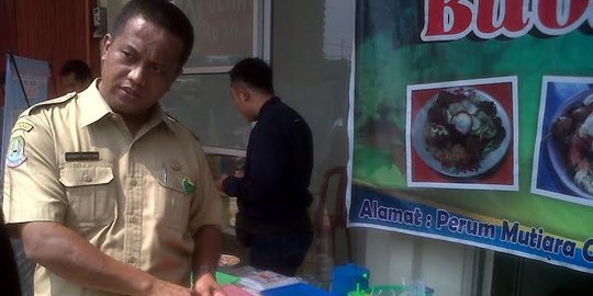 pedagang beras berbahan plastik