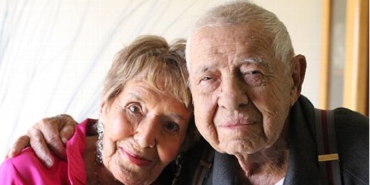 tahun hidup bareng kakek nenek ini naik pelaminan rev3