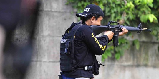 Polisi tembak perampok berpistol yang sandera satu keluarga