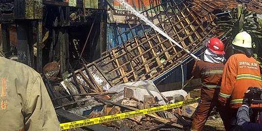 40 Kios Pasar Jatayu terbakar, terdengar beberapa kali ledakan