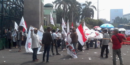 Tuntut outsourcing dihapus, buruh unjuk rasa di DPR