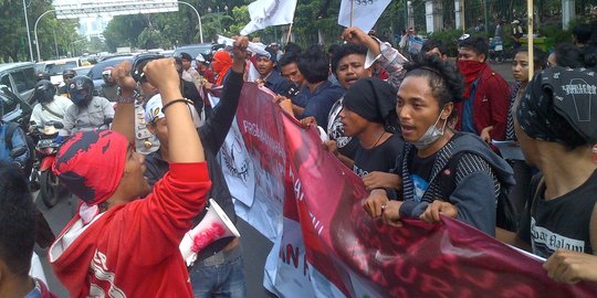 Sempat ricuh, demo lengserkan Jokowi depan Istana bubar