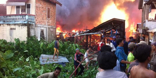 Korsleting listrik, 50 rumah di Palembang ludes terbakar
