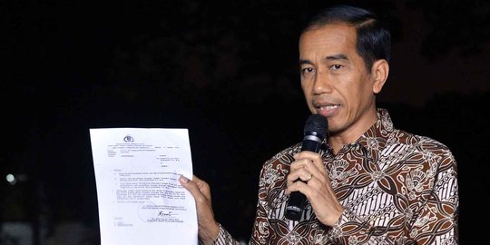 Blusukan ke Malang, Jokowi bagikan 4.970 kartu sakti