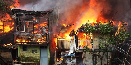 Ruko terbakar, A Cien tewas terjebak di lantai dua