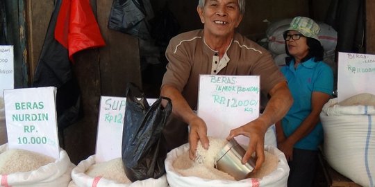 Akibat beredar beras plastik, omset pedagang di Solo turun