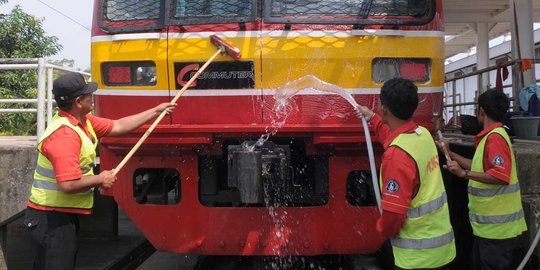 Menengok perawatan KRL Commuter Line di Dipo KCJ Depok