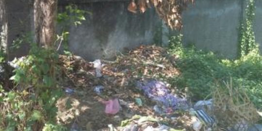 Petugas jarang keliling, warga buang sampah samping rumah ketua DPRD
