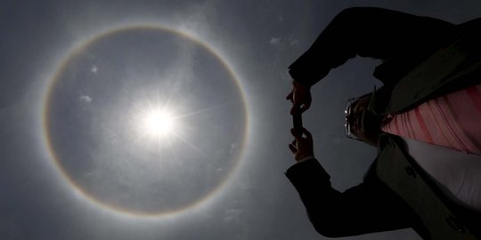 Menyaksikan fenomena 'Halo Matahari' yang hiasi langit Meksiko