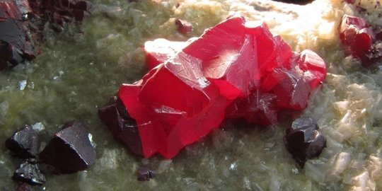 berkilau cantik, 7 kristal ini miliki bahaya tersembunyi