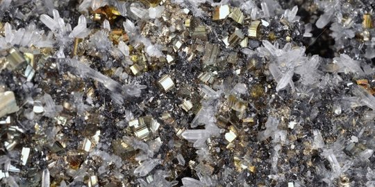 berkilau cantik, 7 kristal ini miliki bahaya tersembunyi