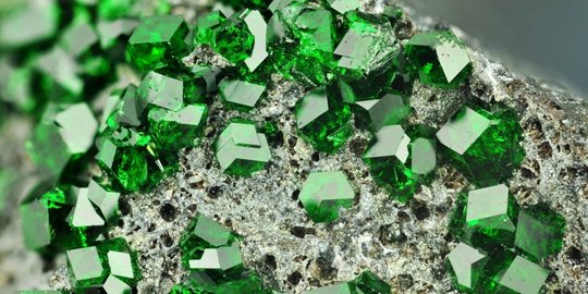 berkilau cantik, 7 kristal ini miliki bahaya tersembunyi