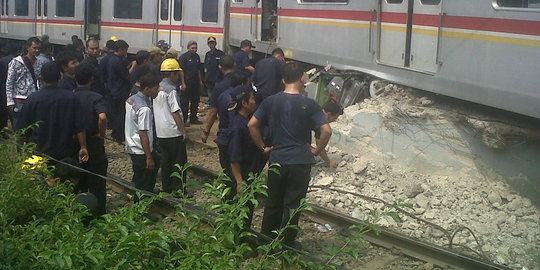 2 Crane didatangkan untuk evakuasi KA Bangunkarta di Cirebon