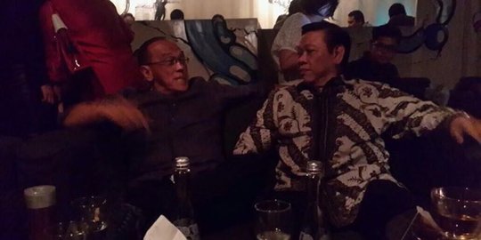 Demi Golkar ikut Pilkada, Ical dan Agung Laksono islah setengah hati