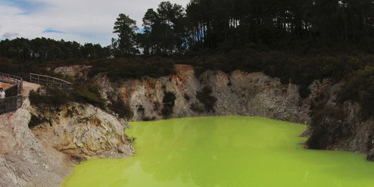 Kolam hijau ini merupakan tempat mandi para iblis, benarkah?