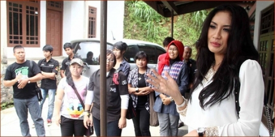Diisukan hamil tanpa suami, Shinta Bachir tak mau dipublikasikan?