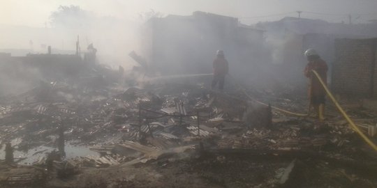 Kebakaran 50 rumah di Kamal Muara, 27 unit Damkar dikerahkan