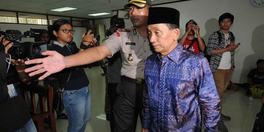 Ekspresi Fuad Amin usai eksepsi ditolak Pengadilan Tipikor